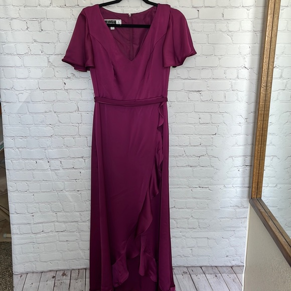 David Bridal Flutter Sleeve Crepe Satin Ruffle  Dress in Wine F20209 Size 6 - Picture 3 of 6